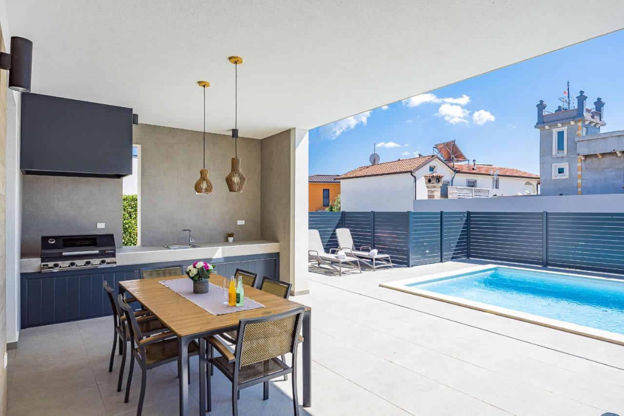 Villa Moon Near The Sea Fazana Exterior photo